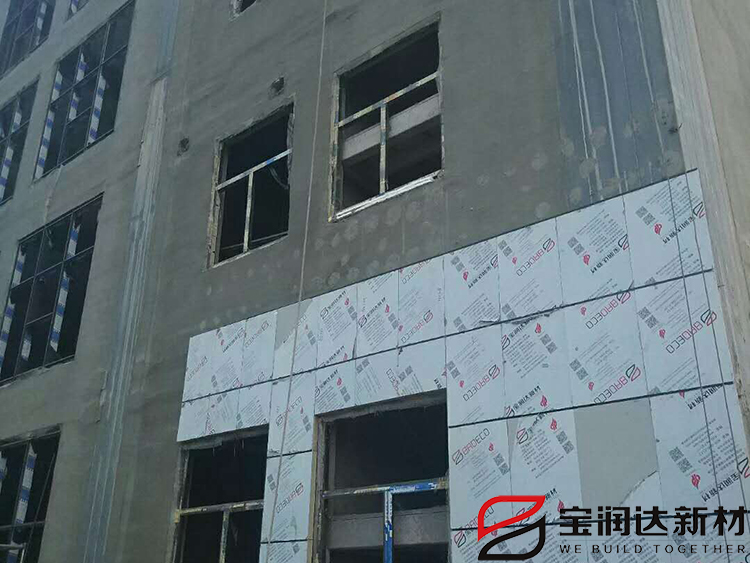 寶潤達巖棉防火外墻保溫裝飾一體板安裝現場(chǎng)